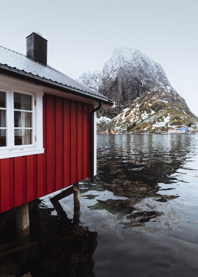 cabanas-de-pesca-rojas-en-hamnoy-noruega